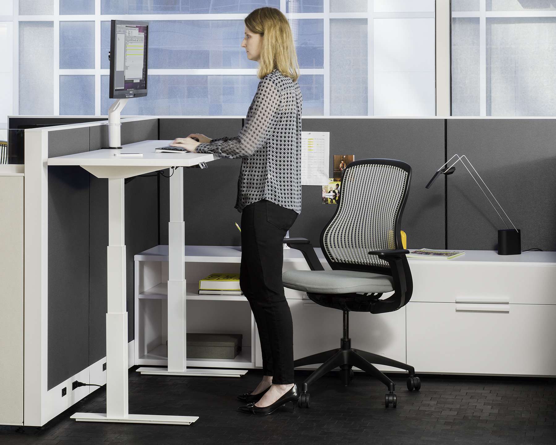 https://www.sysfurniture.com/wp-content/uploads/2016/06/Knoll-Tone-electric-height-adjustable-table.jpg
